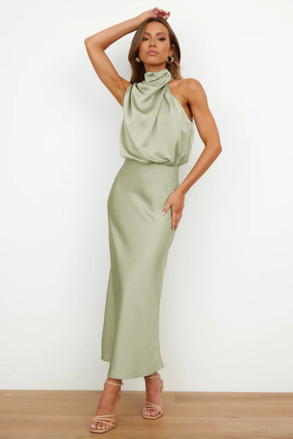 Carlina | Rochie lungă din satin cu decolteu sexy