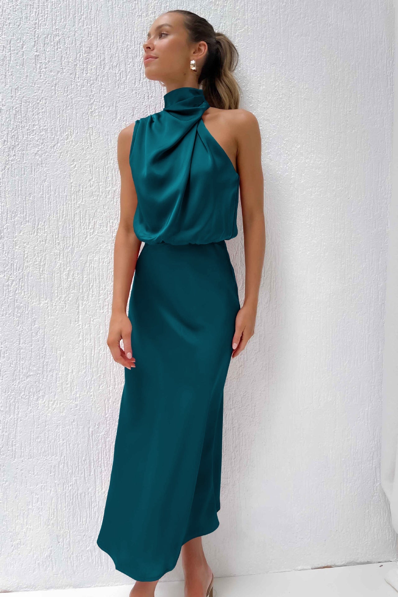 Carlina | Rochie lungă din satin cu decolteu sexy