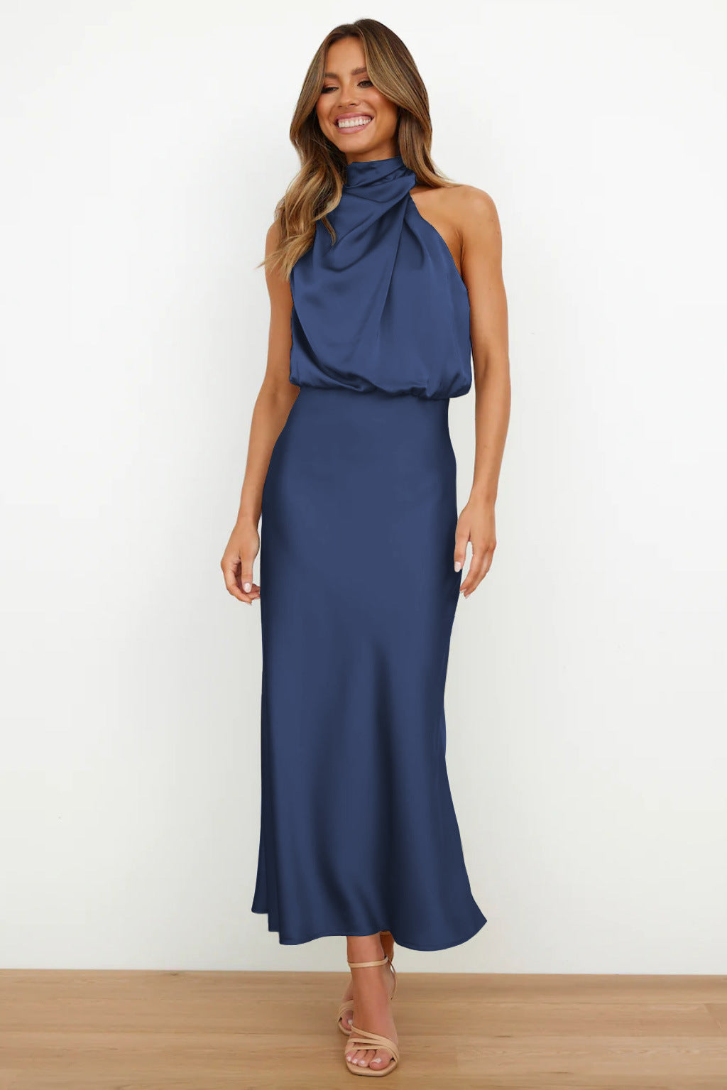 Carlina | Rochie lungă din satin cu decolteu sexy