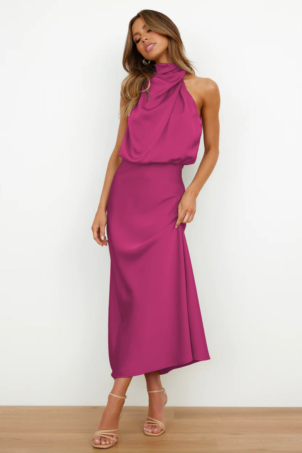 Carlina | Rochie lungă din satin cu decolteu sexy