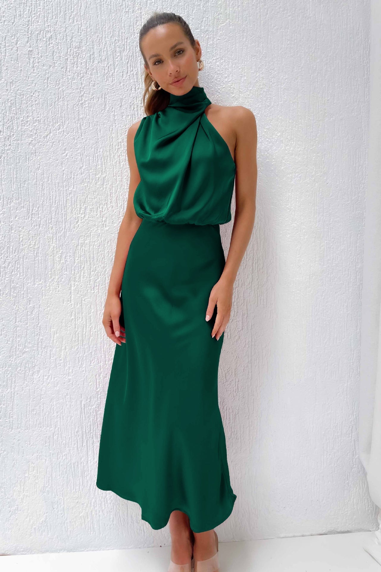Carlina | Rochie lungă din satin cu decolteu sexy