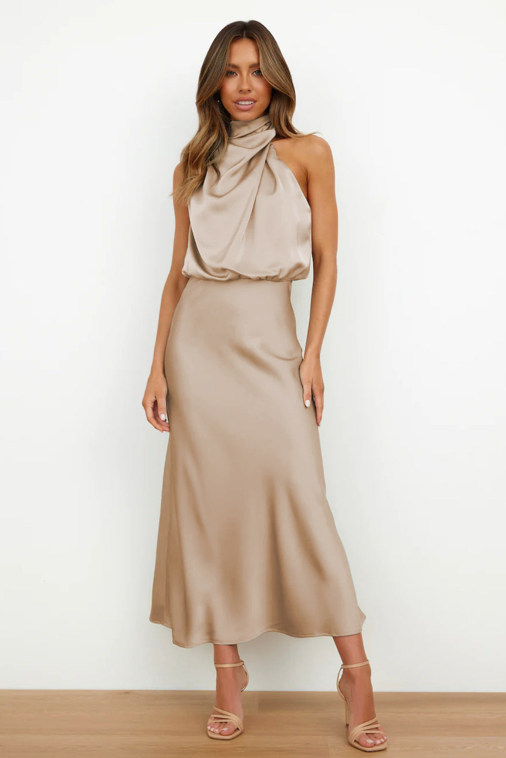 Carlina | Rochie lungă din satin cu decolteu sexy