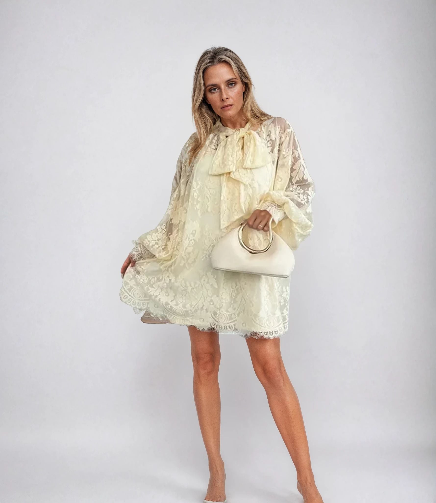 Oliva | Rochie mini cu detaliu fundiță la decolteu
